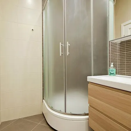 Apartamento Rockstud Raina Str.