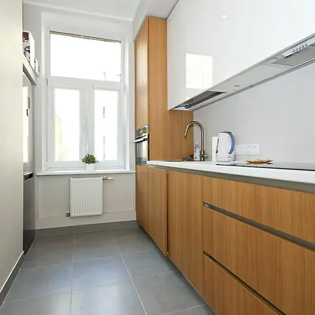 Apartamento Rockstud Raina Str.